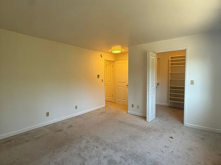 1952 Thorndyke Ave W — Photo 14