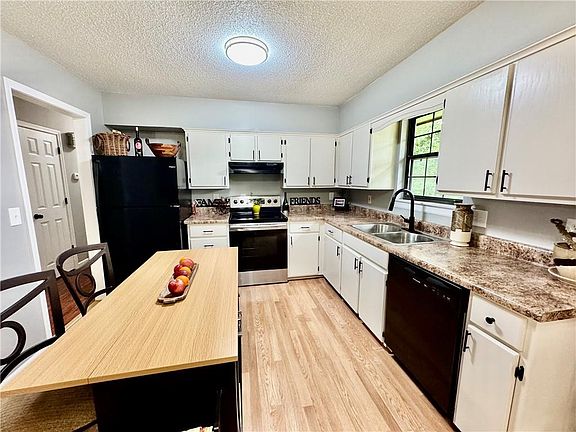 2nd image of 913 Josela Ct
