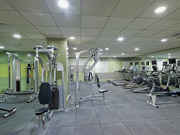 5th image of 260 Park Ave S APT 2E