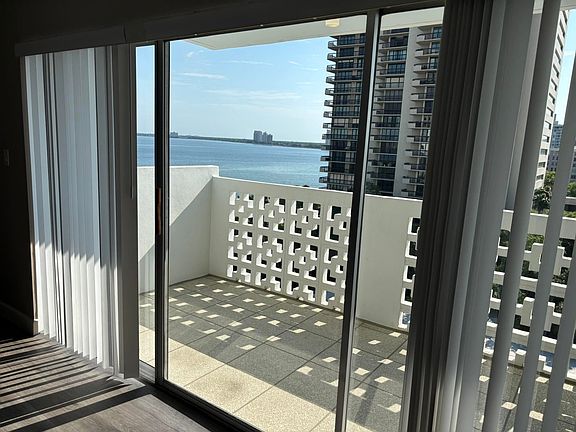 3rd image of 2401 Bayshore Blvd Unit 902