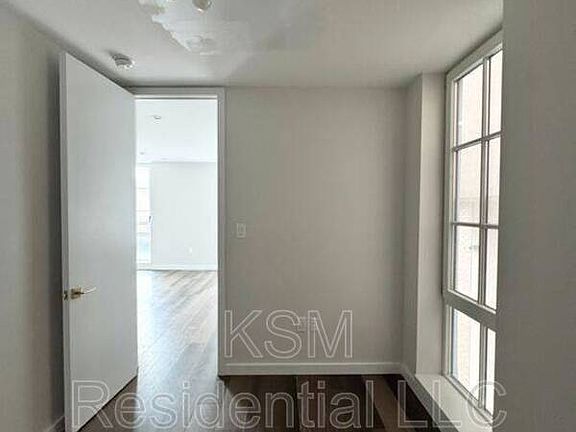 4th image of 1812 Harrison Ave #5