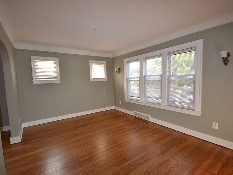 400 E Cambourne St — Photo 9