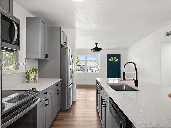 2nd image of 9596 Groveland St