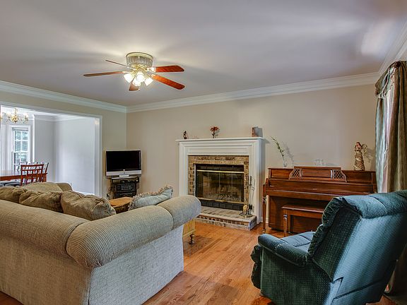 3rd image of 624 Watson Branch Dr