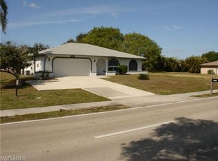 2826 Country Club Blvd, Cape Coral, FL 33904