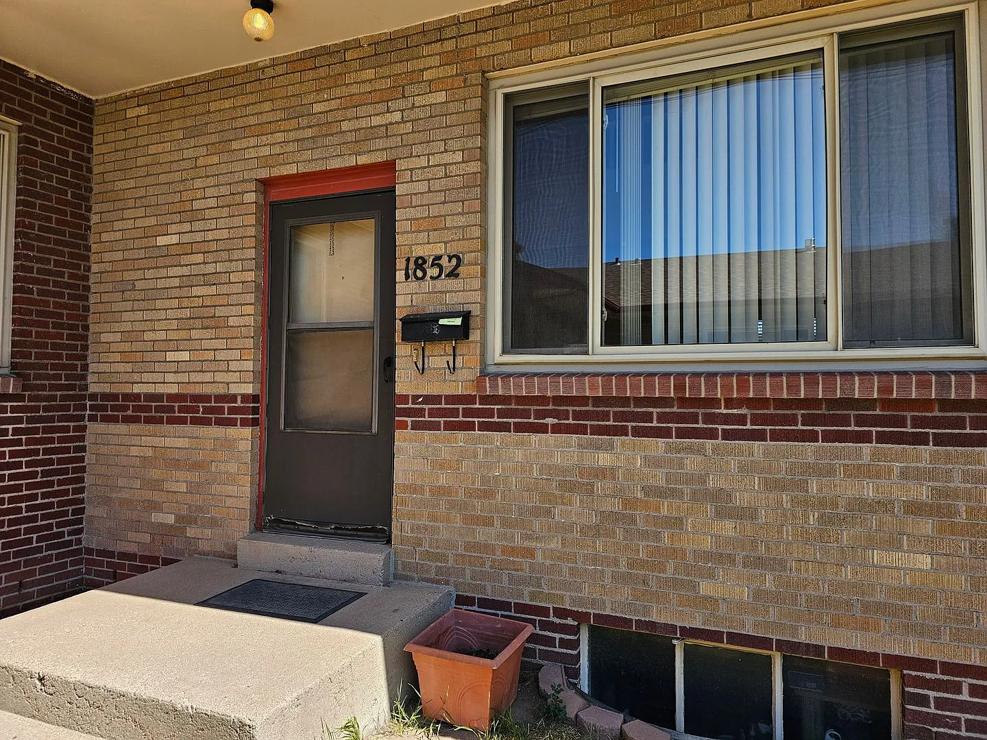 185X Crook Ave — Photo 1