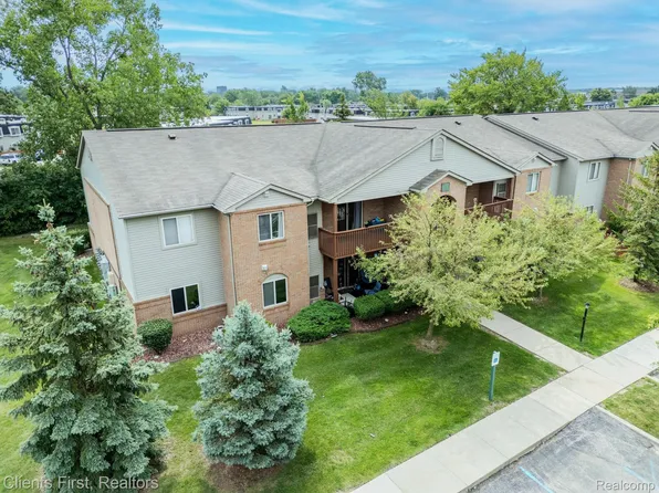15775 Lakeside Dr APT 2, Southgate, MI 48195