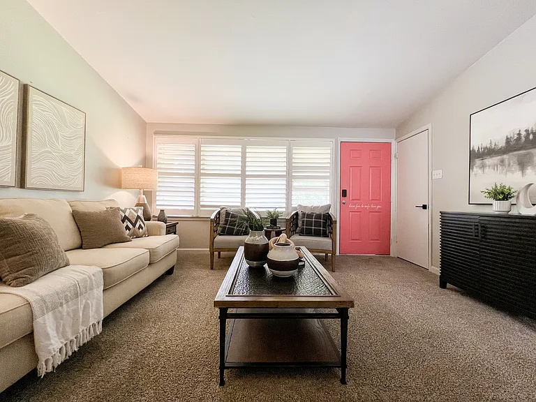 615 Crest Ct — Photo 4
