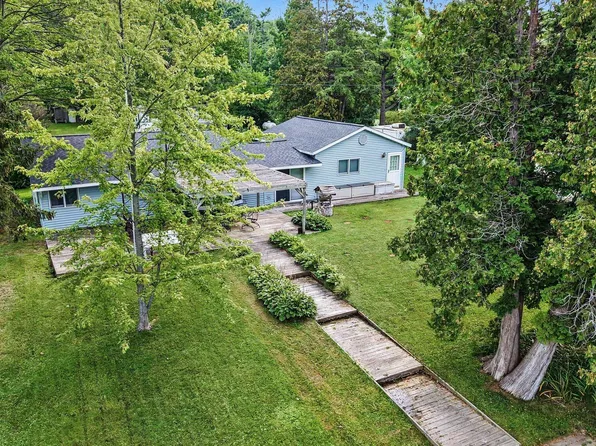 2895 S Spring Dr, Fremont, MI 49412