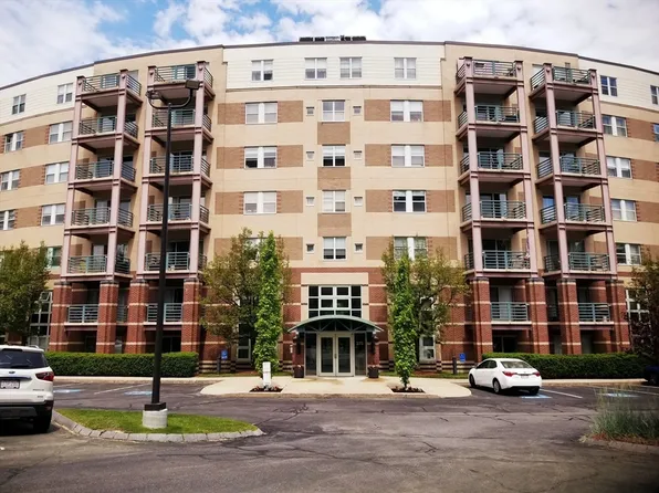 273 Cambridge Rd APT 403, Woburn, MA 01801