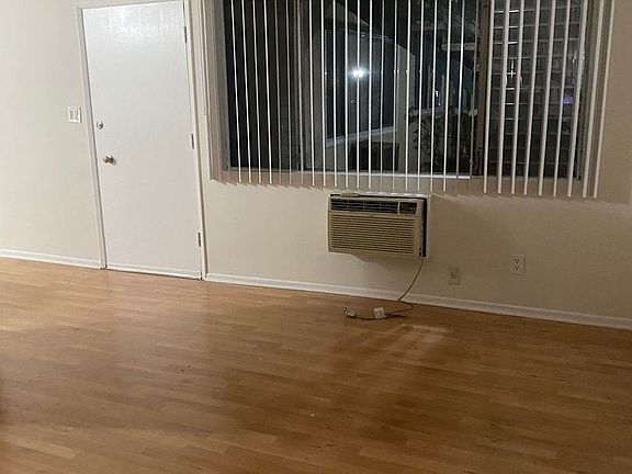 3rd image of 1315 N Columbus Ave #5644012