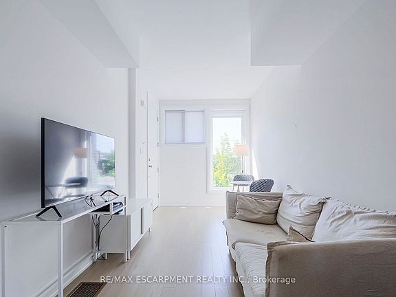 4th image of 1778A Lawrence Ave W #2