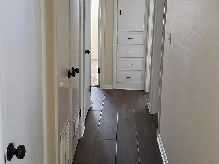 1114 W Greenfield St — Photo 4