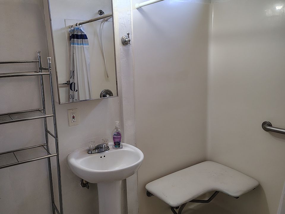 Handicap accessible bathroom