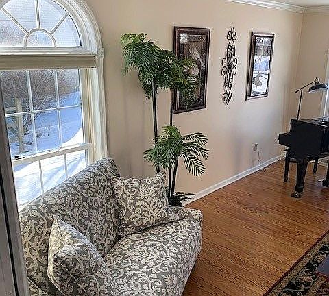 5th image of 503 Adrian Dr