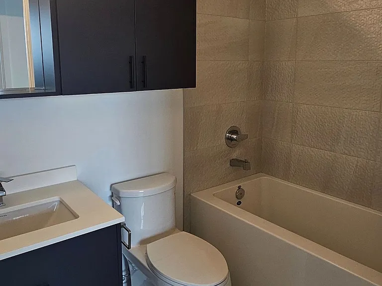 5105 Hurontario St #529 — Photo 9