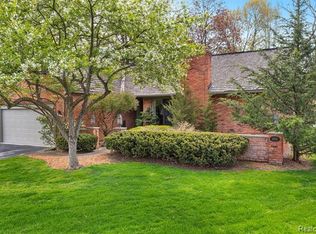 32801 Outland Trl, Bingham Farms, MI