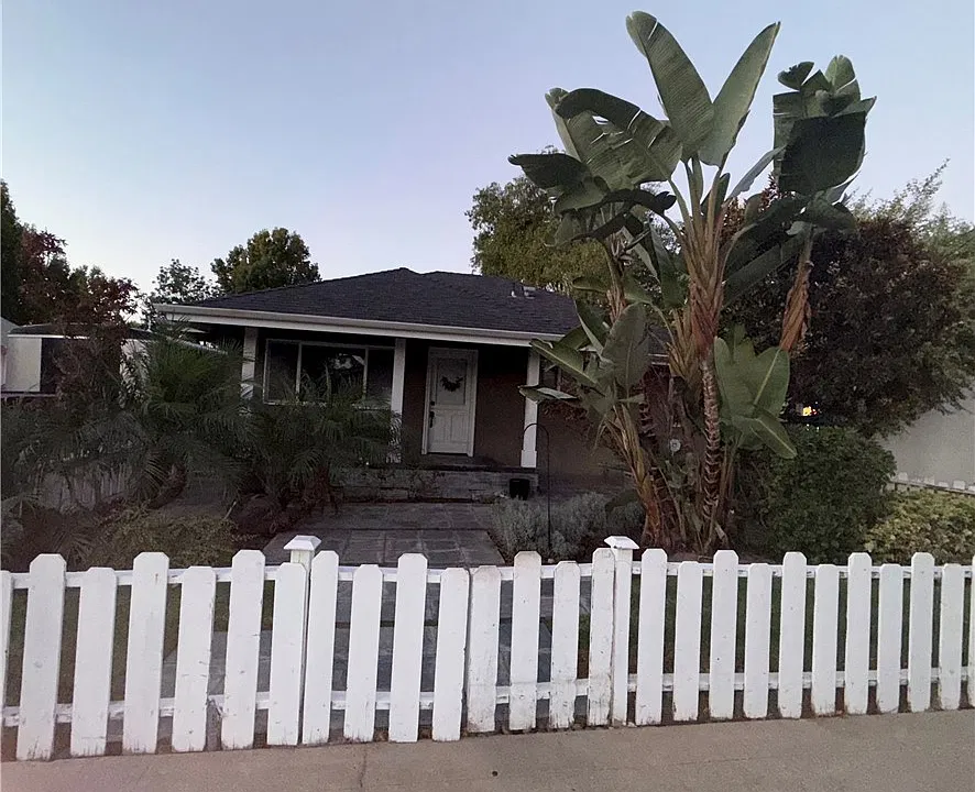 623 E Almond Ave