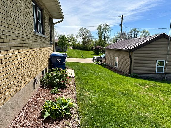 4th image of 3806 Eagle Heights Dr