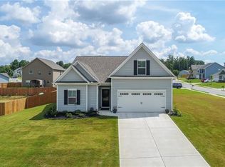 115 Thorndale Ln, Dawsonville, GA