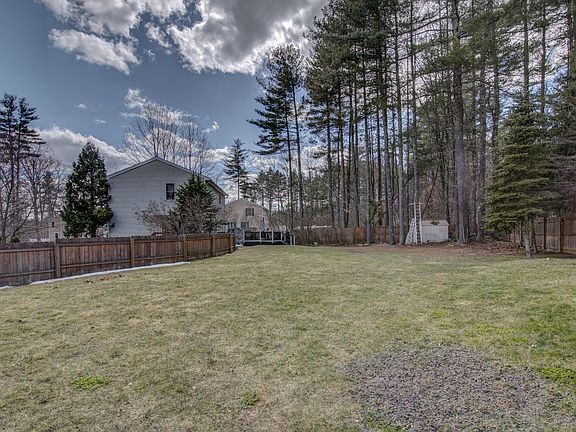 5th image of 74 Woodlands Dr