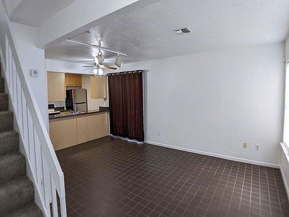 4th image of 2201 Timberwood Cir N