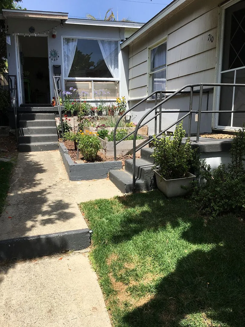 **Coastal Living in Encinitas 2 Bed, 1 Bath Near the Beach** — Photo 1