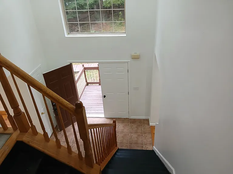556 Airport Rd — Photo 4