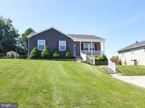 15 Constitution Ct, Littlestown, PA 17340
