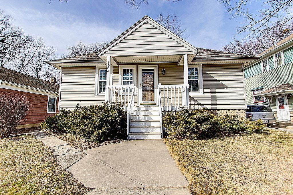 1933 S 92nd St, West Allis, WI 53227 Zillow