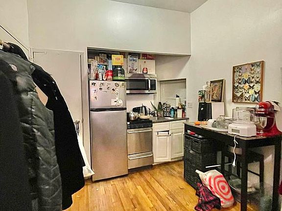 4th image of 515 W 46th St APT 1c