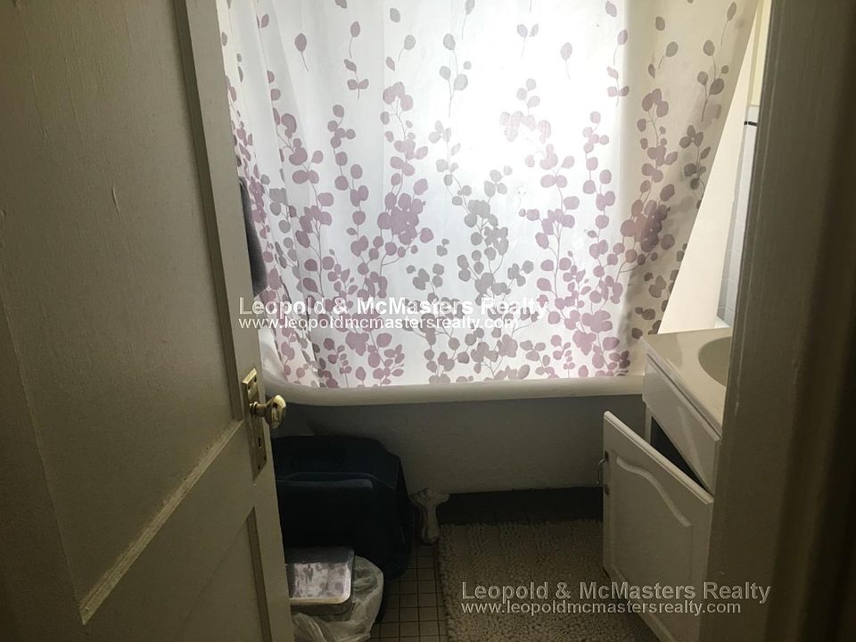 2nd image of 122 Peterborough St #19