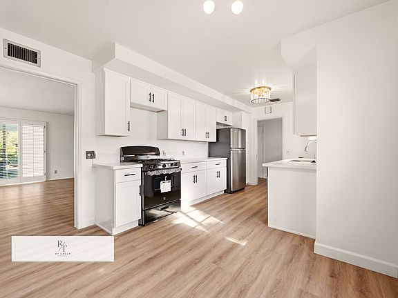 2nd image of 1033 Encino Ave