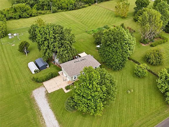 3rd image of 20212 Golden Rd
