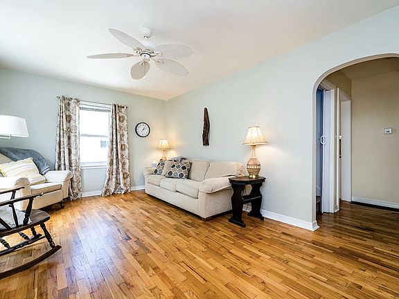 4th image of 1219 Mohawk Ln