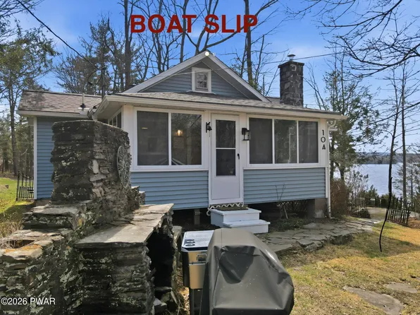 104 Lane Ct, Paupack, PA 18451