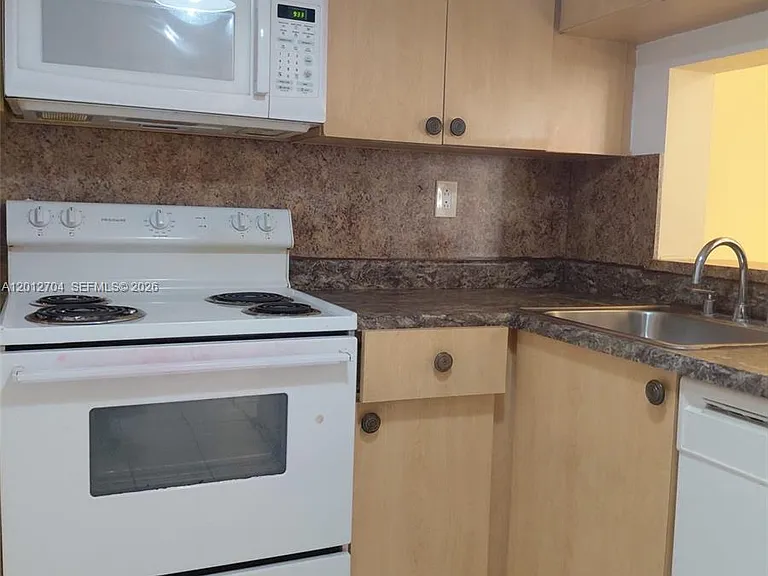 11790 SW 18th St #429-3 — Photo 6