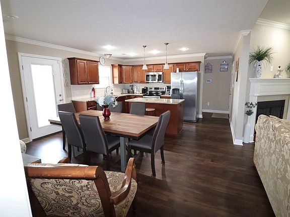 4th image of 15 Weatherwood Dr