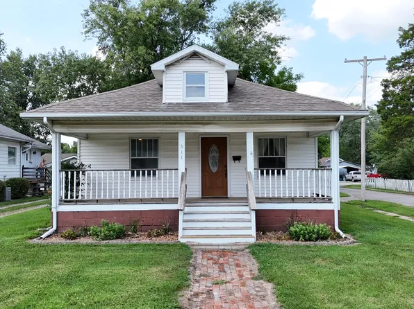 511 Lawrence St, Benton, IL 62812