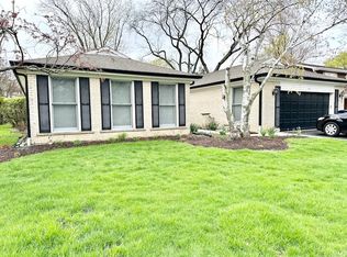 925 Mountain Dr, Deerfield, IL