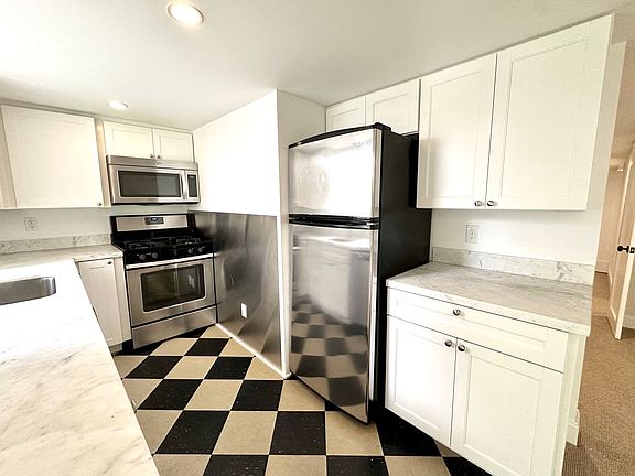 3rd image of 316-318 Maple St #316C