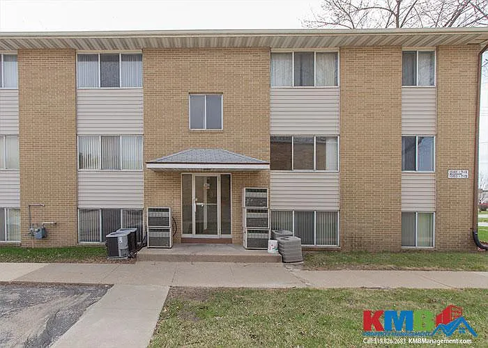Twixt Town Apartments - 121 Southview Drive
