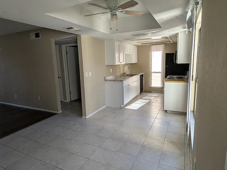 3119 W Cochise Dr #228 — Photo 3