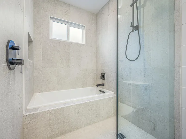 305 Strand St #B — Photo 11