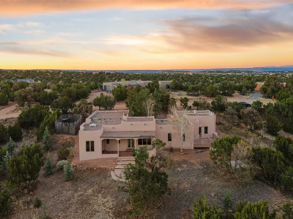 5 Estrella De La Manana, Santa Fe, NM 87508