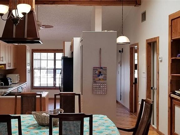4th image of 10140 Phoenix Ave #10140