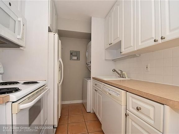 2nd image of 620 NE 28th St APT 204