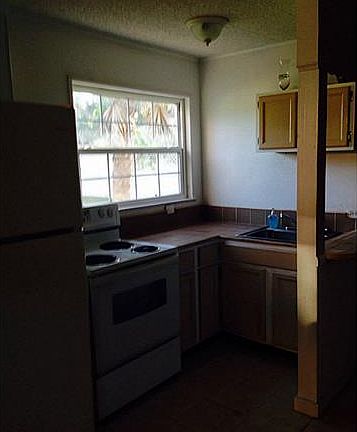5th image of 728 NE Saint Lucie Blvd