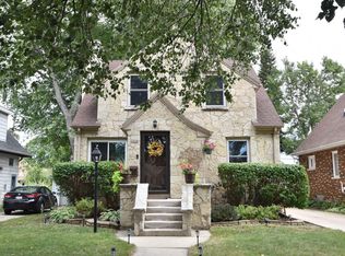 2454 N 73rd St, Wauwatosa, WI 53213