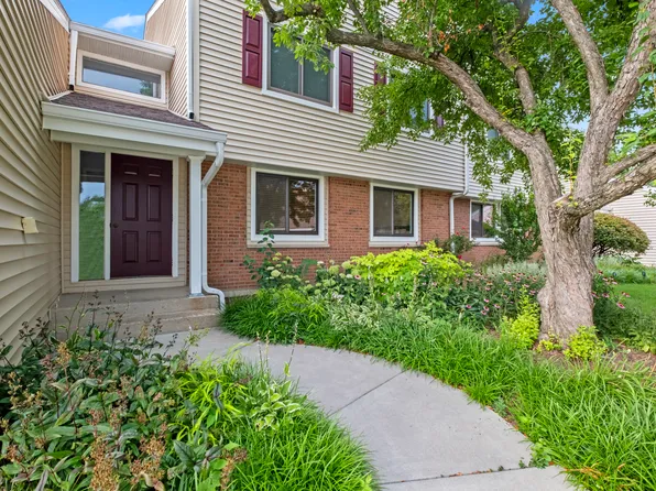 112 Autumn Ct #112, Buffalo Grove, IL 60089